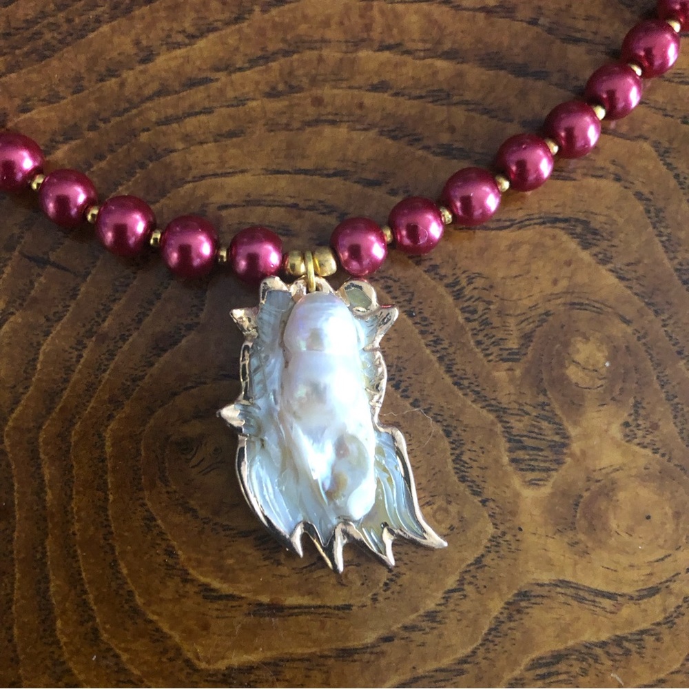 Handcrafted repurpose baroque pearl medallion pendant Czech glass Pearl necklace - Picture 12 of 13